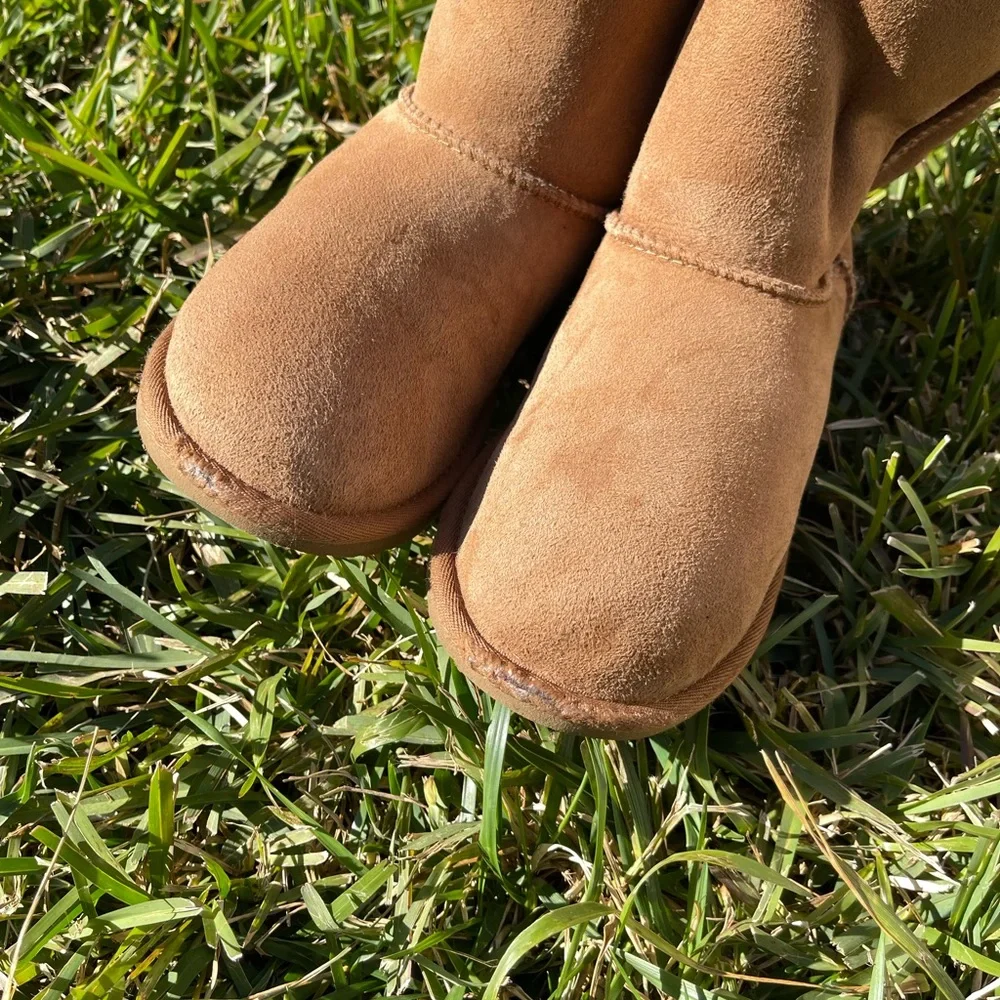 UGG Classic Tall chestnut Size 5 womens winter boots cozy and warm